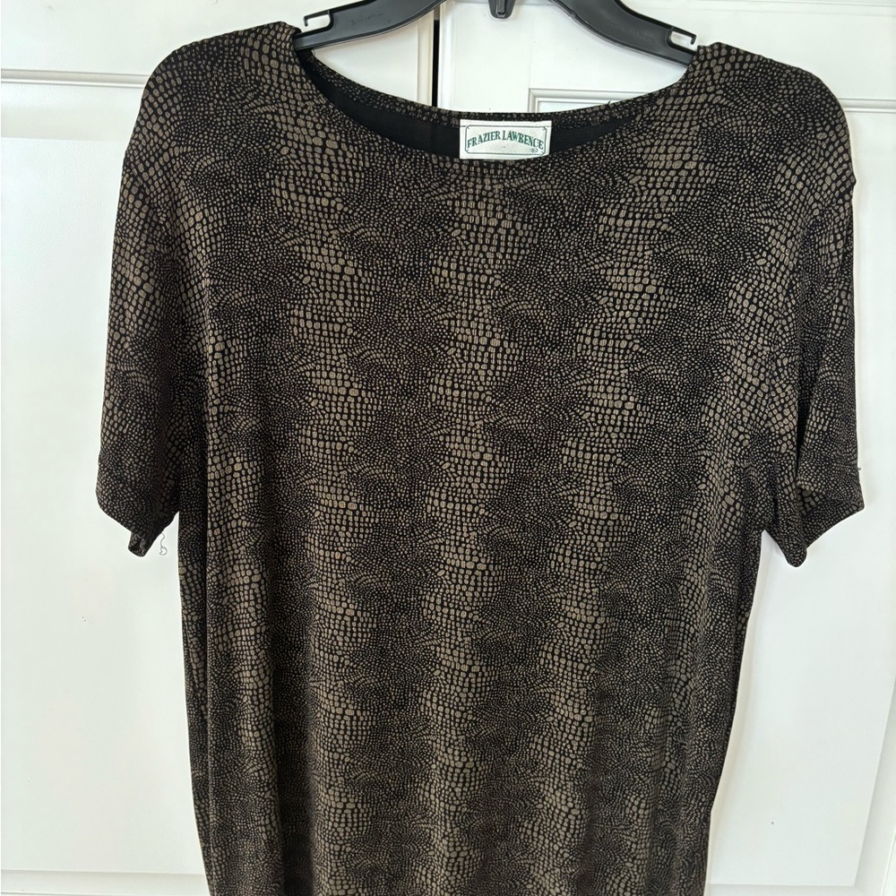 Lawrence Frazier blouse. Size smalll 28” long
